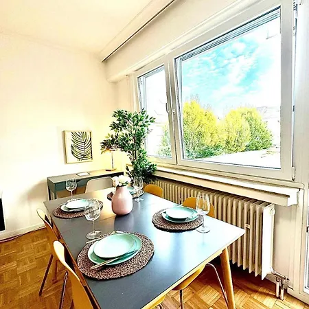 Apartment Stylish 1br Flat With Outdoor Space